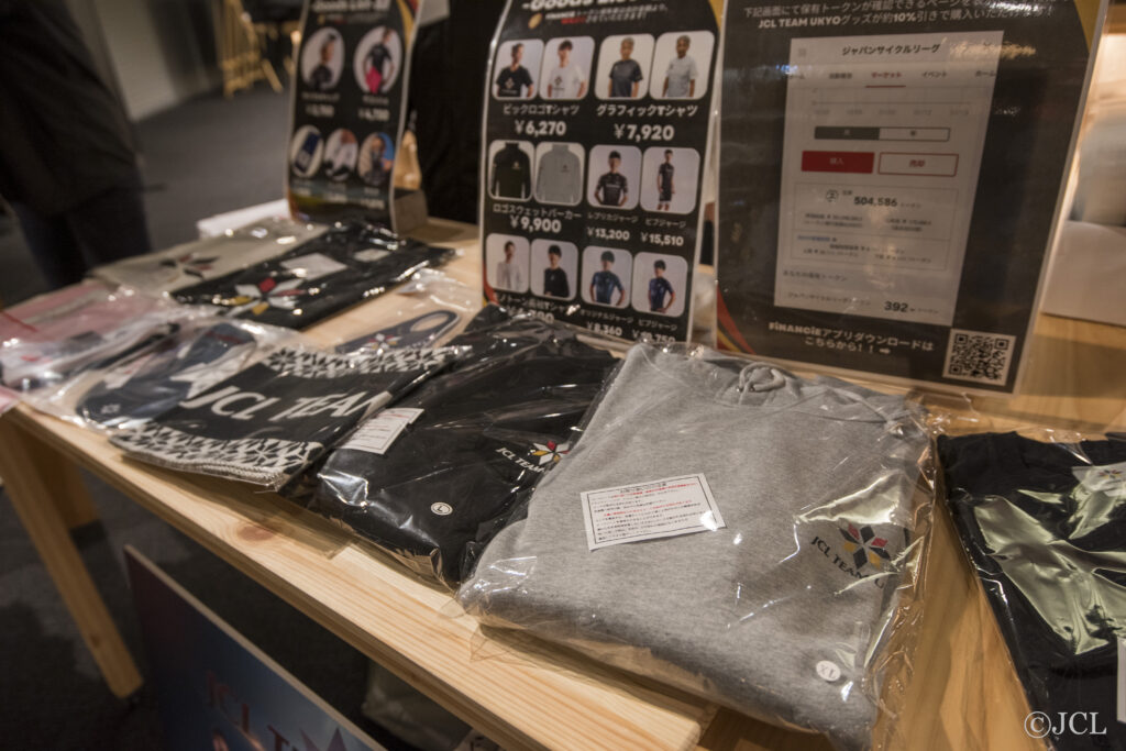 マンホール蓋の完成披露会&グッズ販売